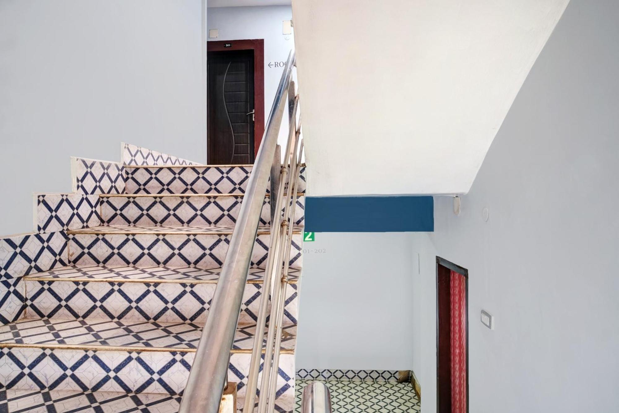 Hotel O Noonmati Guwahati Formerly Hotel Sundari Nunmati Екстериор снимка
